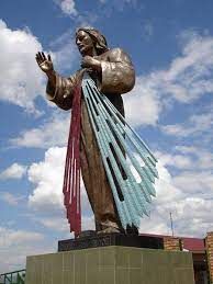 jesus divine mercy statue