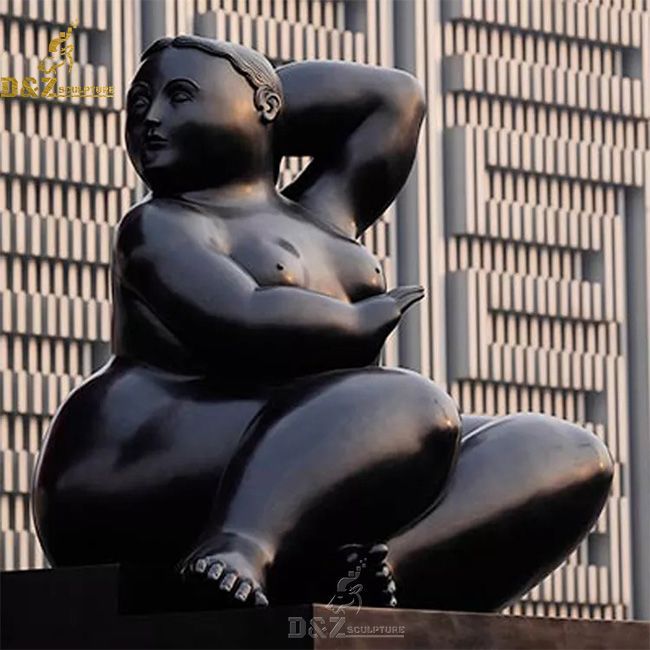 Donna seduta by Fernando Botero