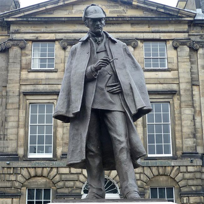 Sherlock Holmes Statue