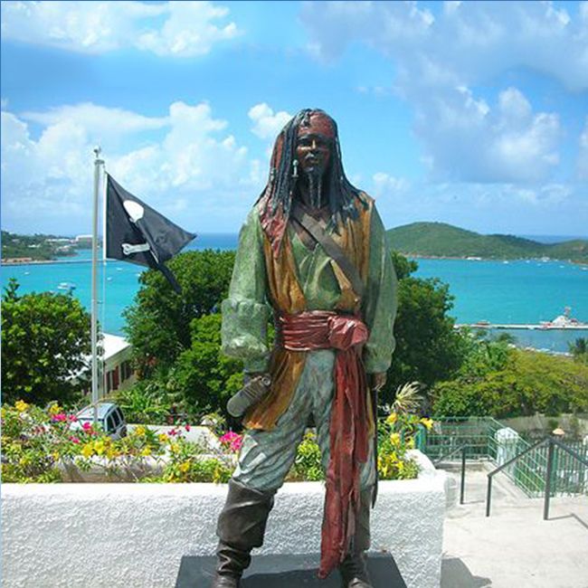 pirates of the caribbean statue