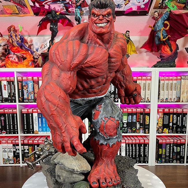 Red hulk action figure statue for Sale