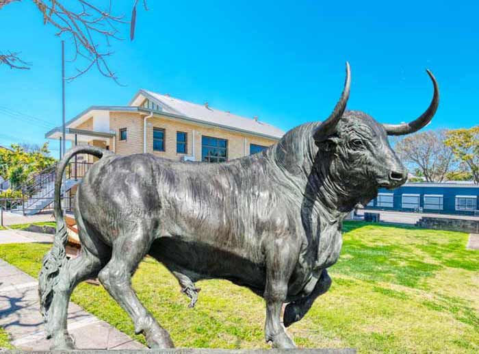 Custom made more famous bull statues around the world
