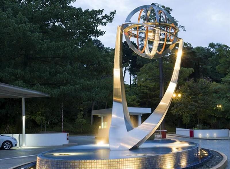 Outdoor charm and scene application of large metal sculpture