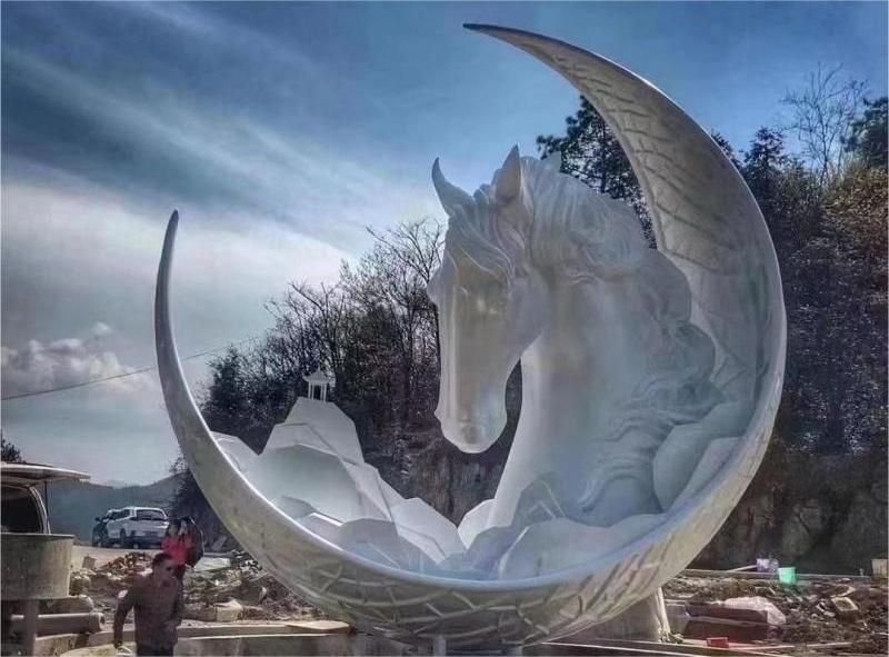 How to integrate large outdoor sculpture with garden design perfectly?