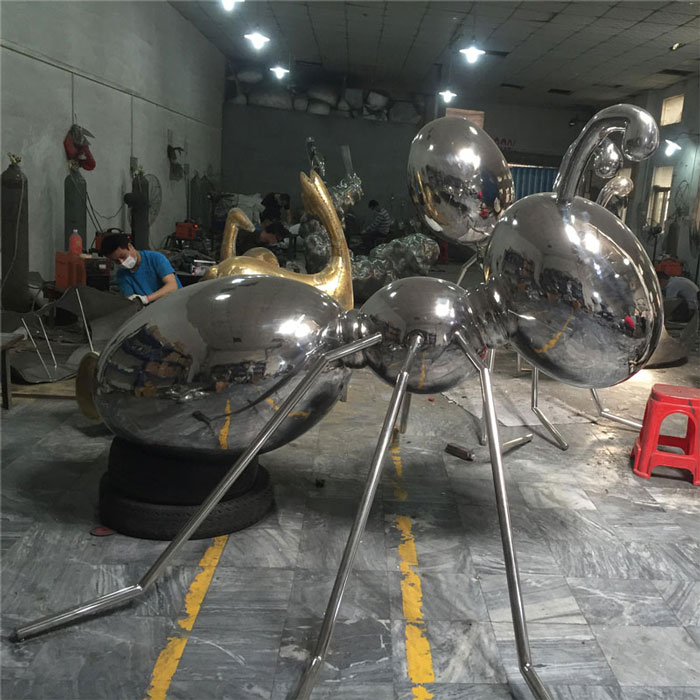 Outdoor metal ant sculpture mirror stainless steel art deco for sale