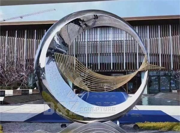 Application of large art circle sculptures in different occasions and environments