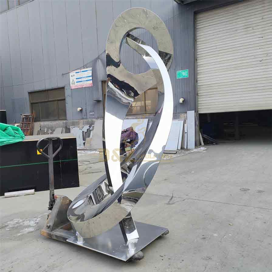 Large mirror stainless steel sculpture