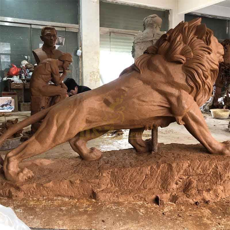 Customized large bronze lion statue, bronze lion sculpture clay mold