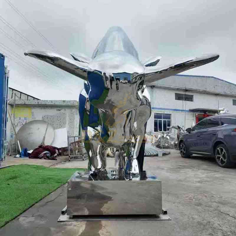 charging bull statue