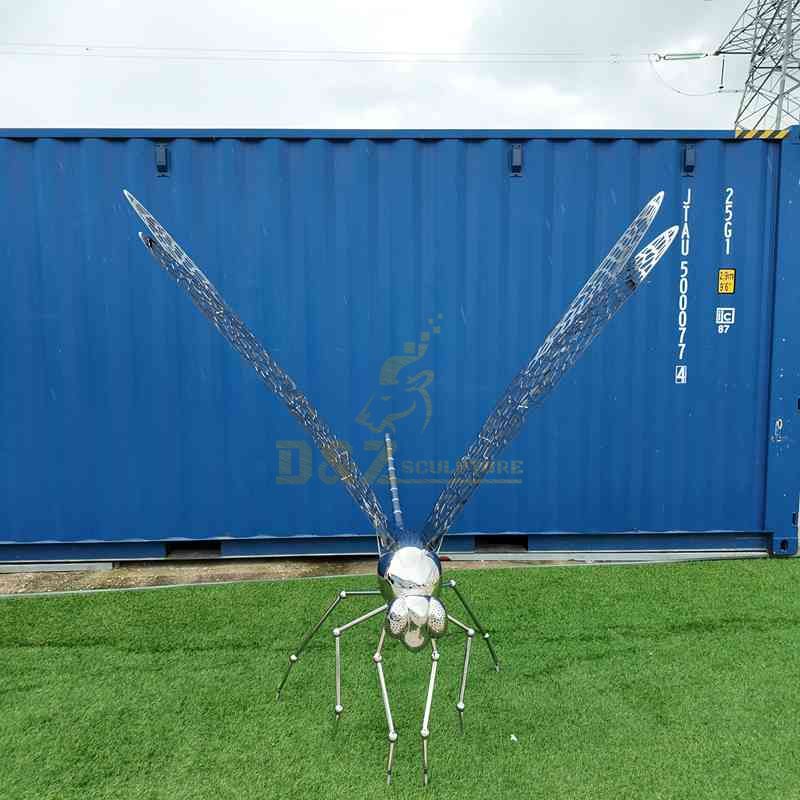 sculpture dragonfly
