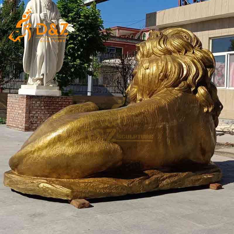 the lion and the lamb statue