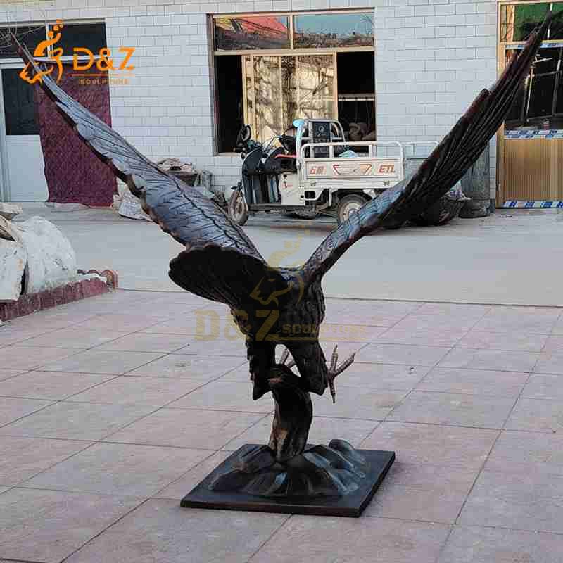 bald eagle statue
