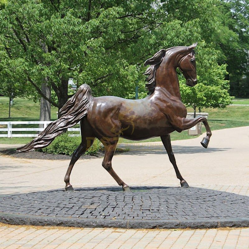 Brass statue Bronze bull sculpture square park building decoration