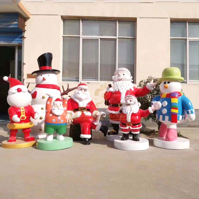a lot of father Christmas statue