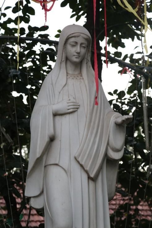 Mary statue in yard
