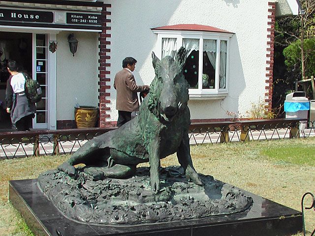 wild boar sculpture