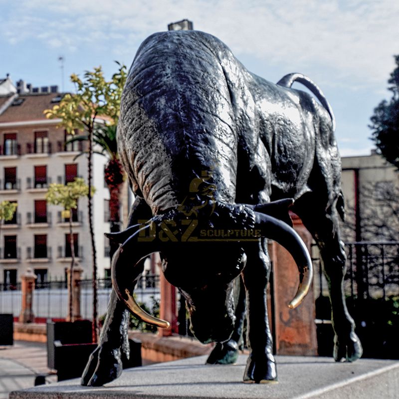 bull statue in chicago