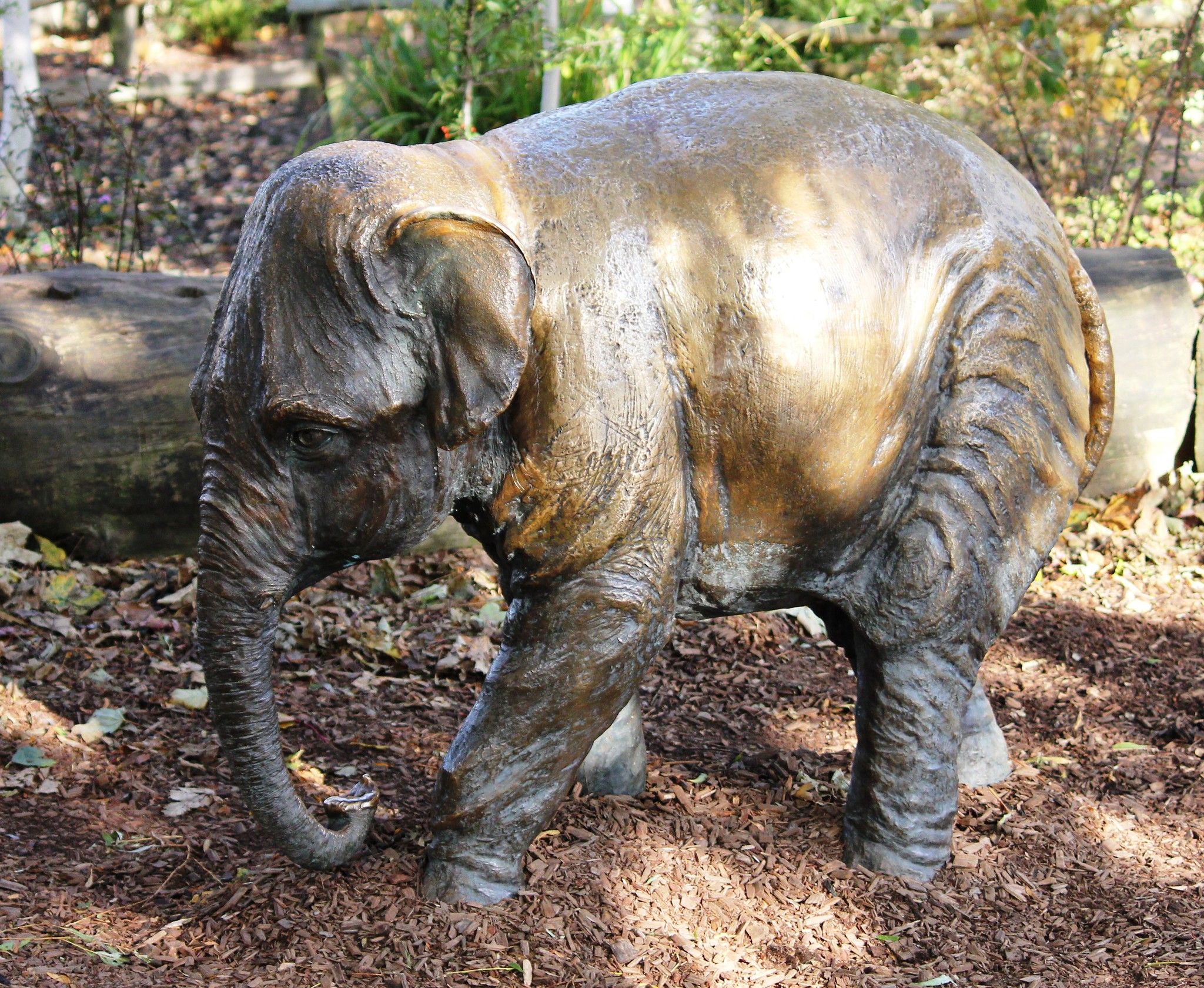 statue of elephants