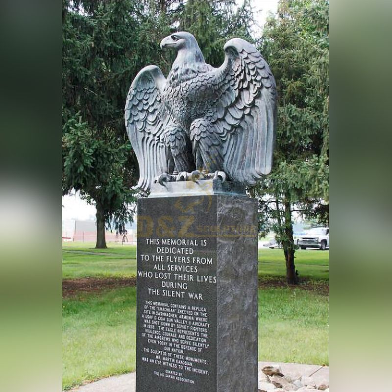 Classic Design Hawk Statue Outdoor Bronze Eagle Sculptures
