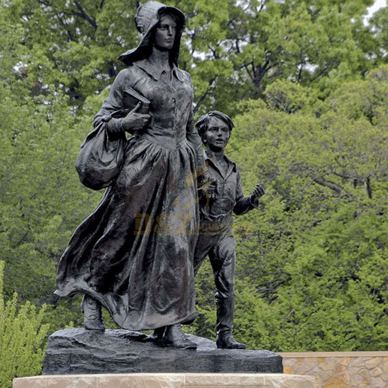 Outdoor pioneer woman statue replica