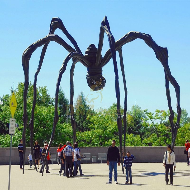 Outdoor giant maman spider statue