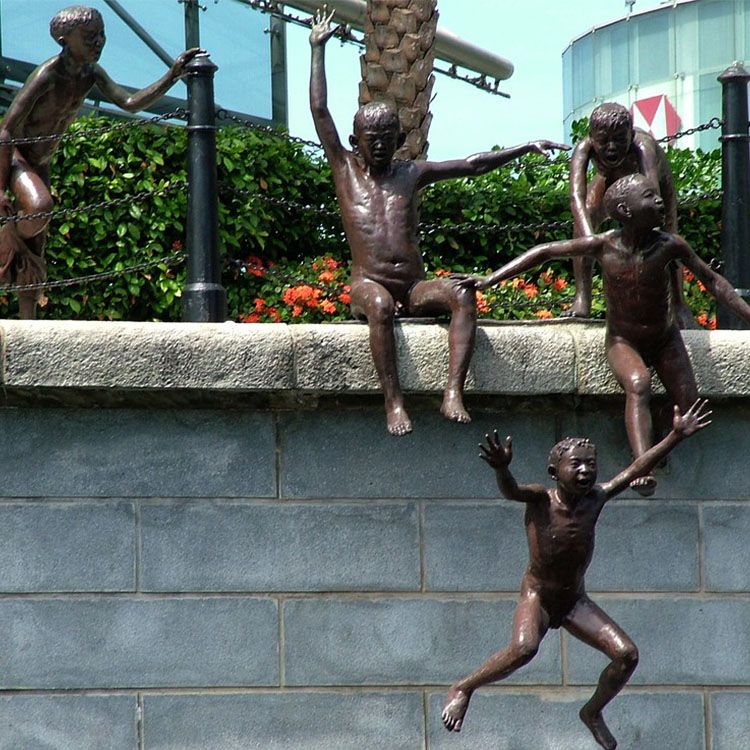 sculpture along singapore river