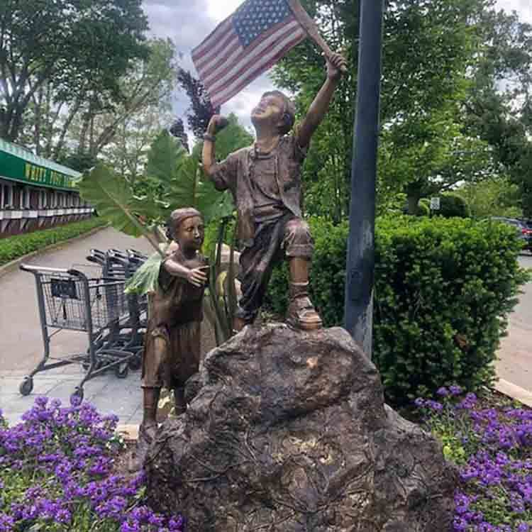 patriotic yard statues