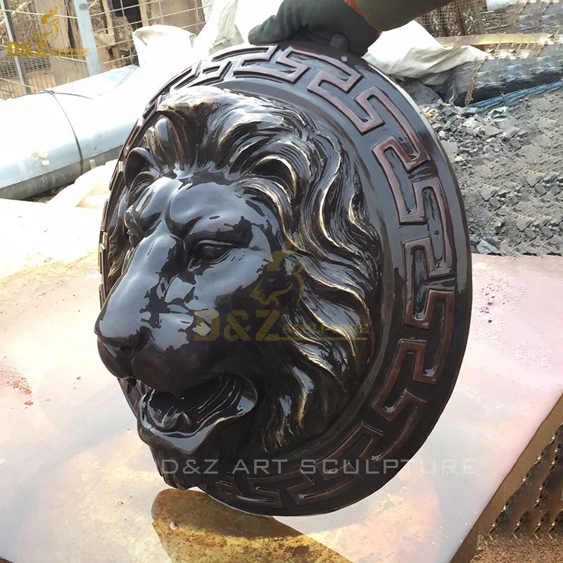 lion face water fountain