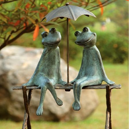 frog couple lovers on a bench garden statue