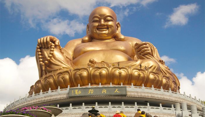 giant buddha statue