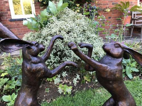bronze boxing hare statue