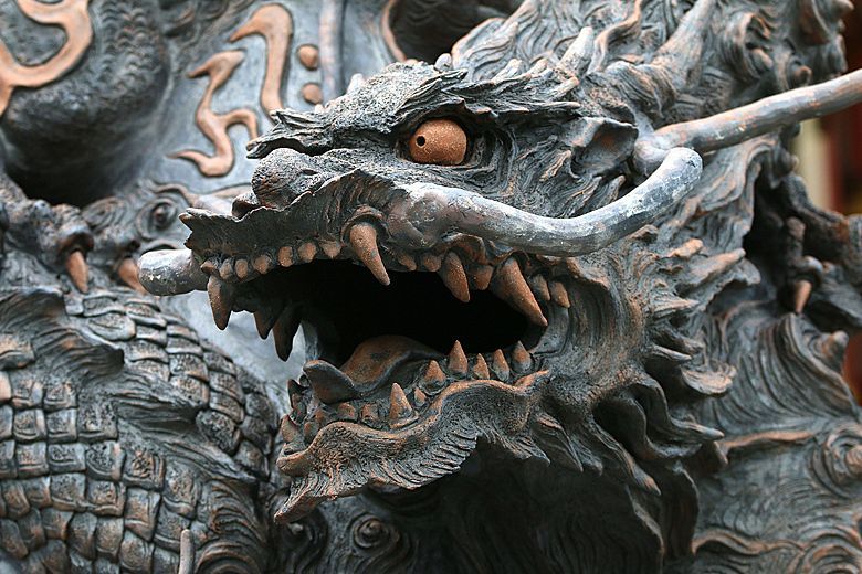 japanese dragon sculpture