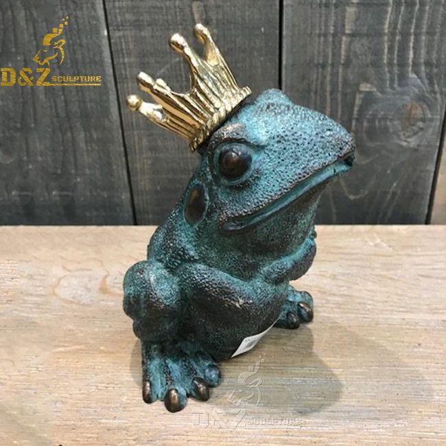 sitting frog statue