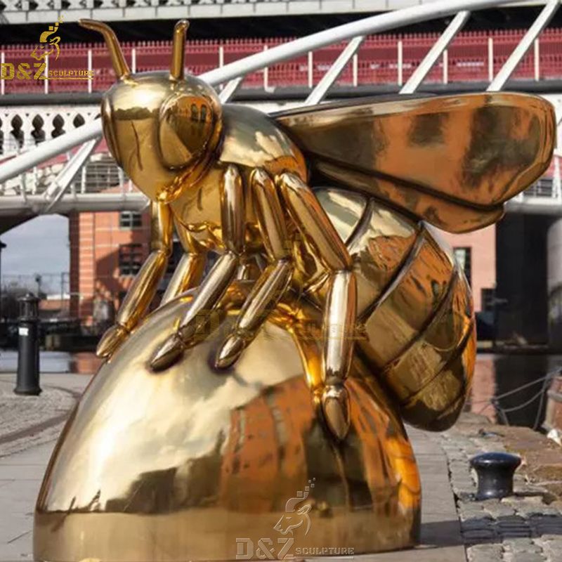 queen bee statue