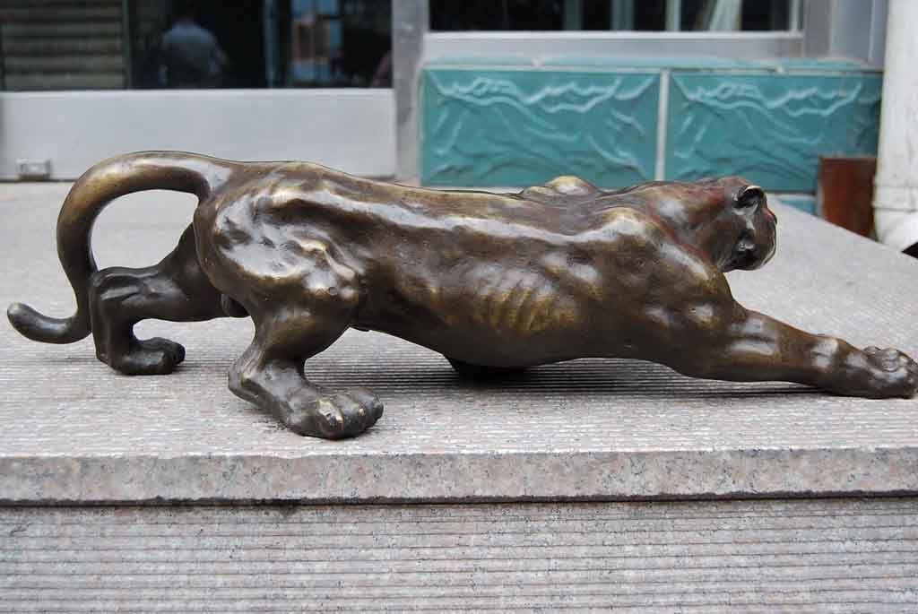 mountain lion sculpture