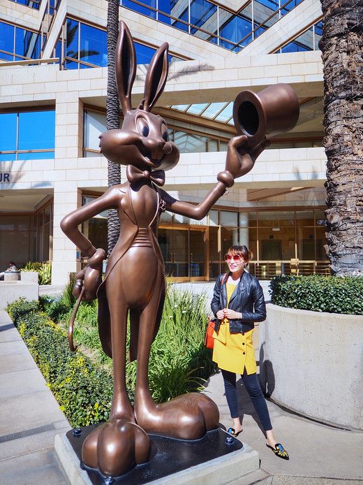 giant bugs bunny bronze statue