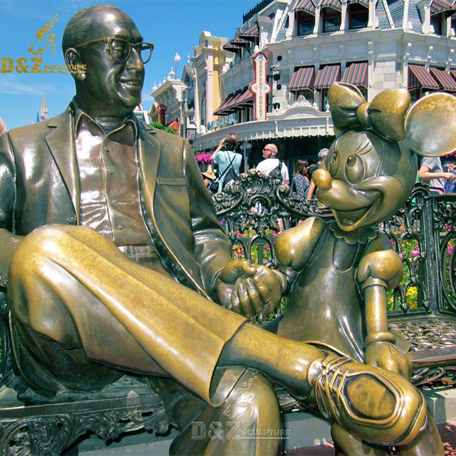 roy and minnie statue