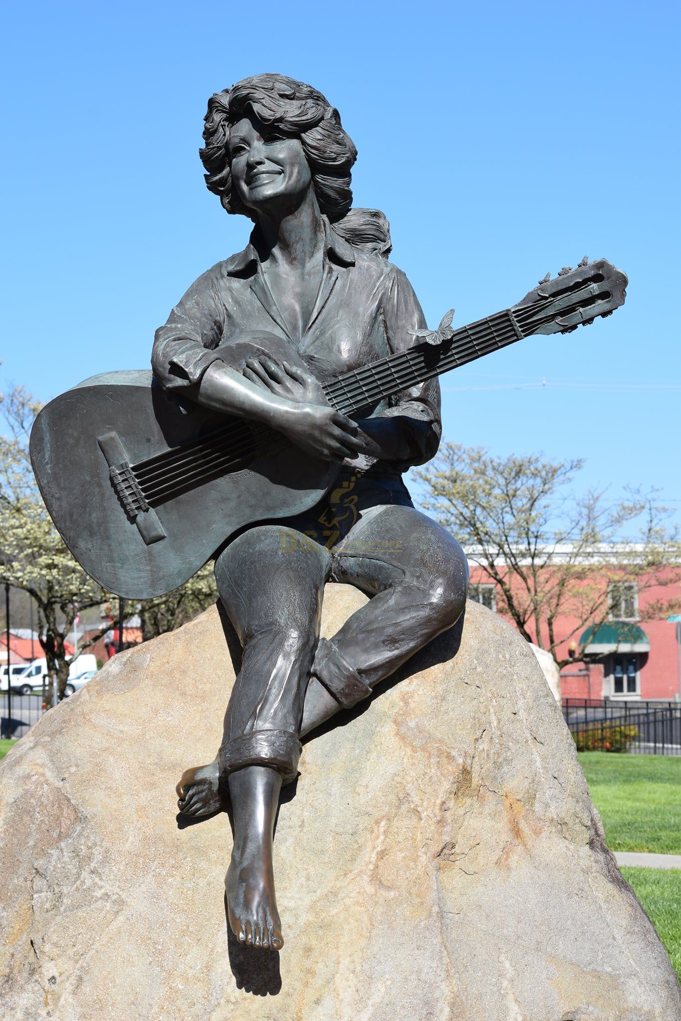 dolly parton statue