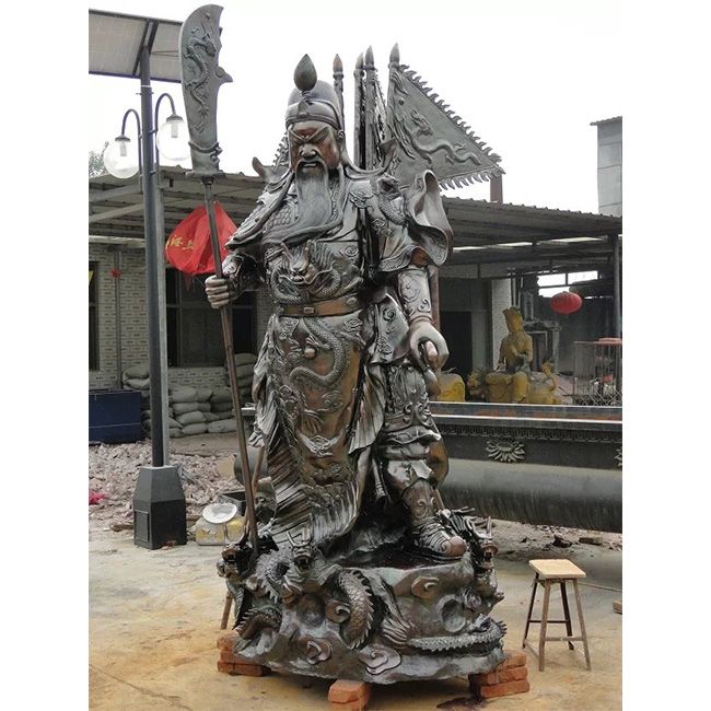 chinese god of war statue