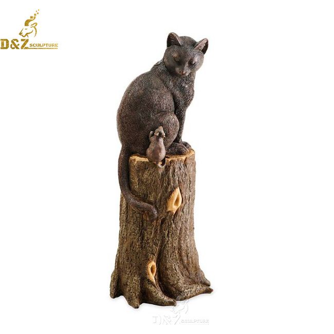 cat and mouse on stump statue