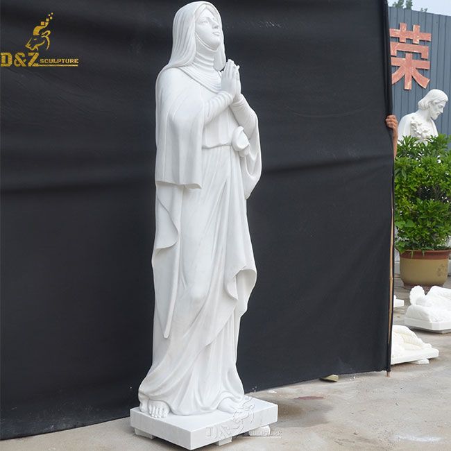 praying madonna statue