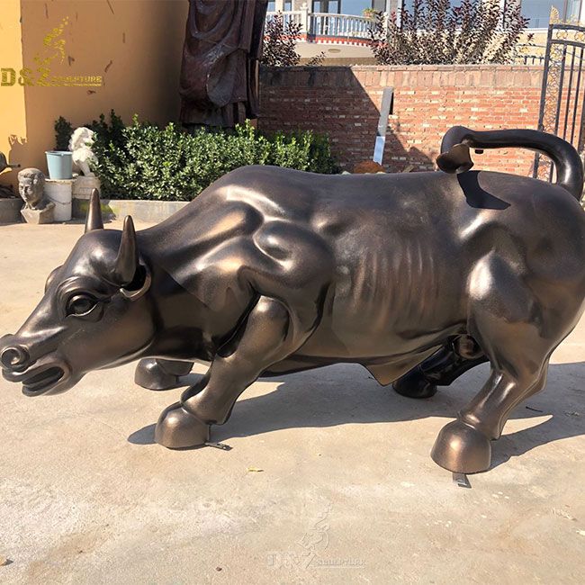 wall street bull sculpture