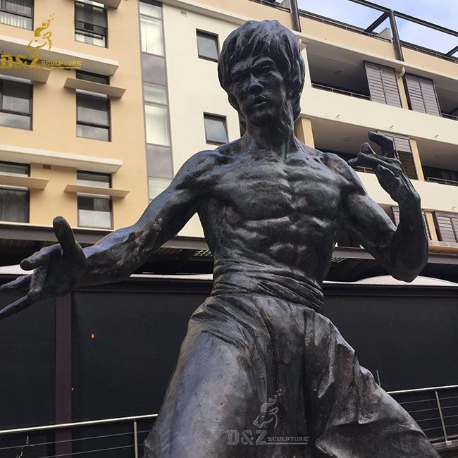 Giant bronze bruce lee statue in hong kong