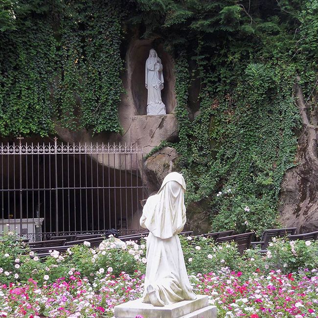 saint bernadette statue