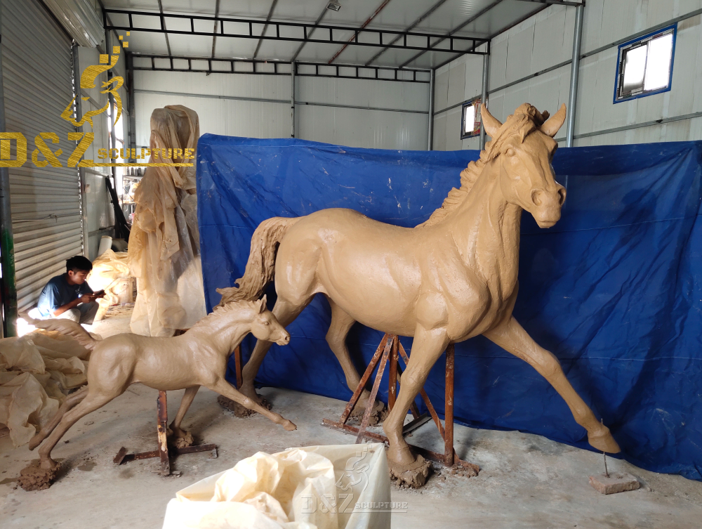 Outdoor life size bronze mare and foal statue