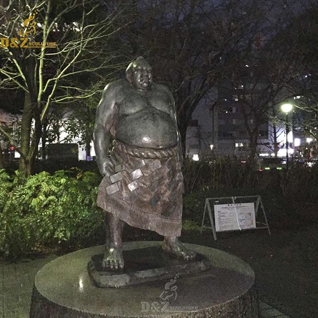 Lot - A Japanese bronze sculpture of a sumo wrestler, 19thC/20thC, H 29,5 cm