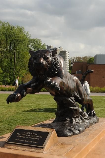 pouncing tiger statue