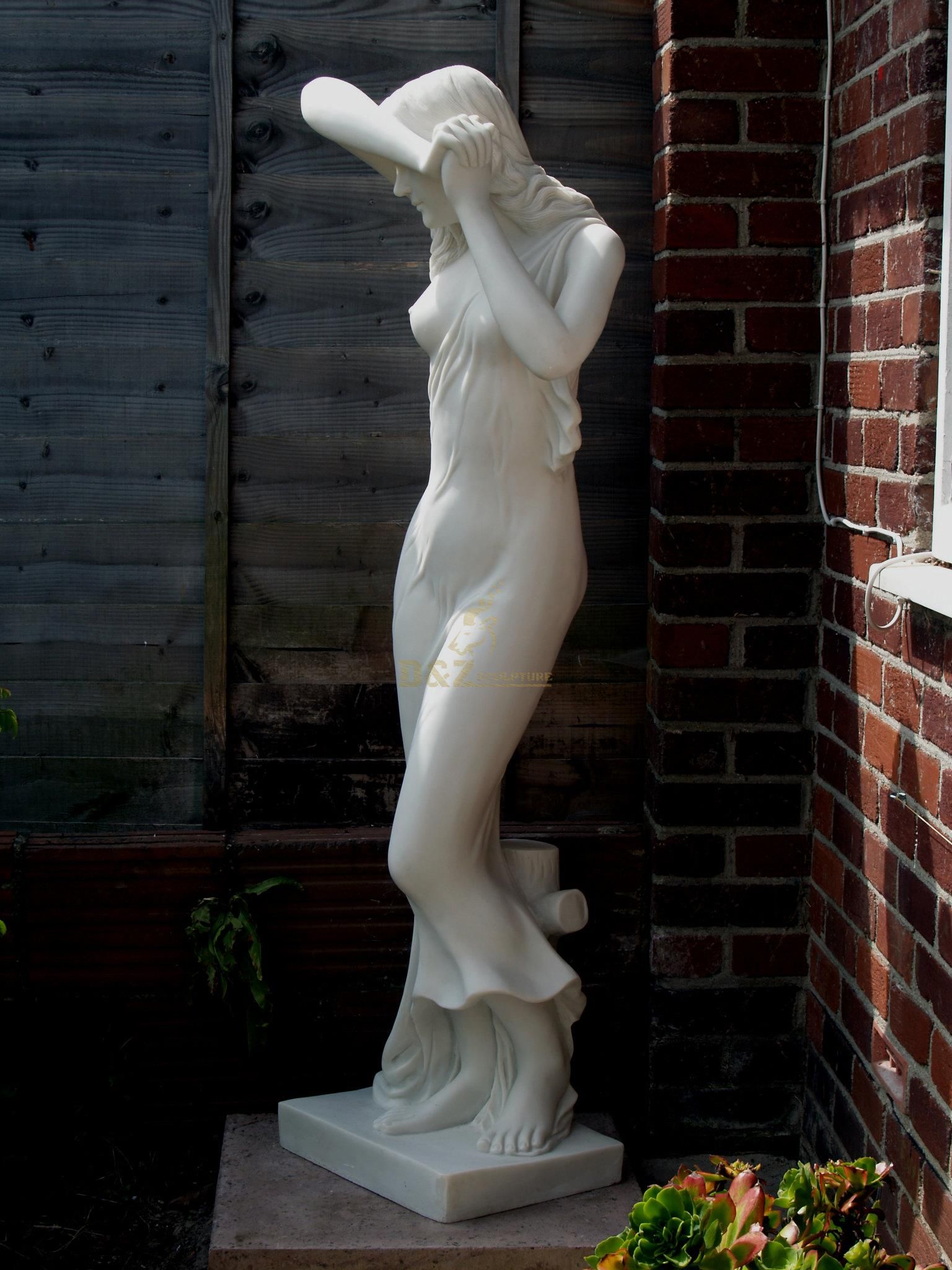 vergogna phryne statue