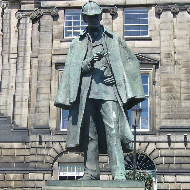 statue sherlock holmes