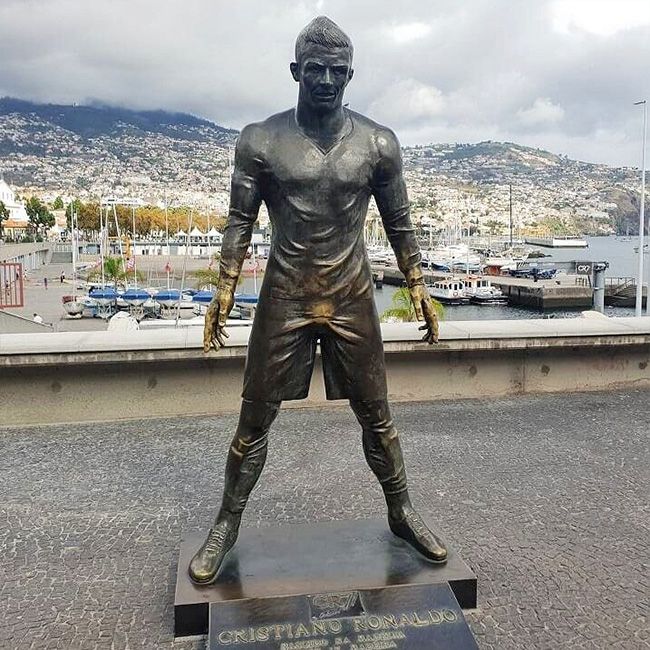 ronaldo sculpture